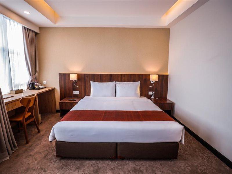 Hlaine Tet Hotel Yangon Exterior foto
